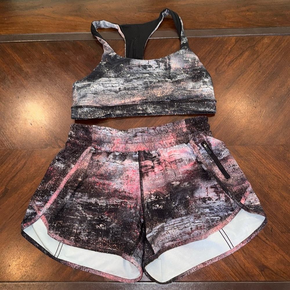 Hard to find! Azurite multi coral set. Trackers size 10, Bra also size 10.